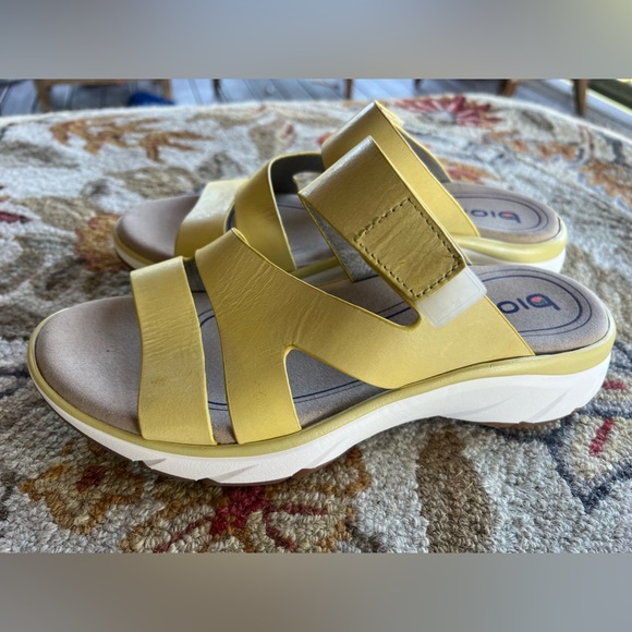 Bionica leather Womens Akili sandal in lime- size 8.5 - Picture 3 of 7